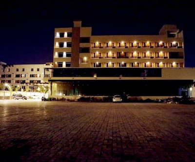 https://imgcld.yatra.com/ytimages/image/upload/t_hotel_yatra_city_desktop/v1461232692/Domestic Hotels/Hotels_Ujjain/Hotel Mittal Paradise/Overview.jpg